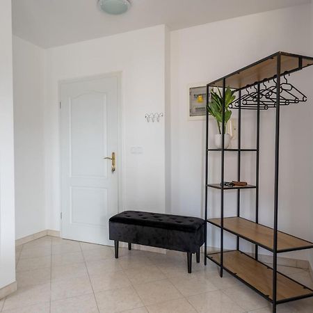 Charmante Wohnung Fusslaeufig Zum Meer In Funtana Luaran gambar