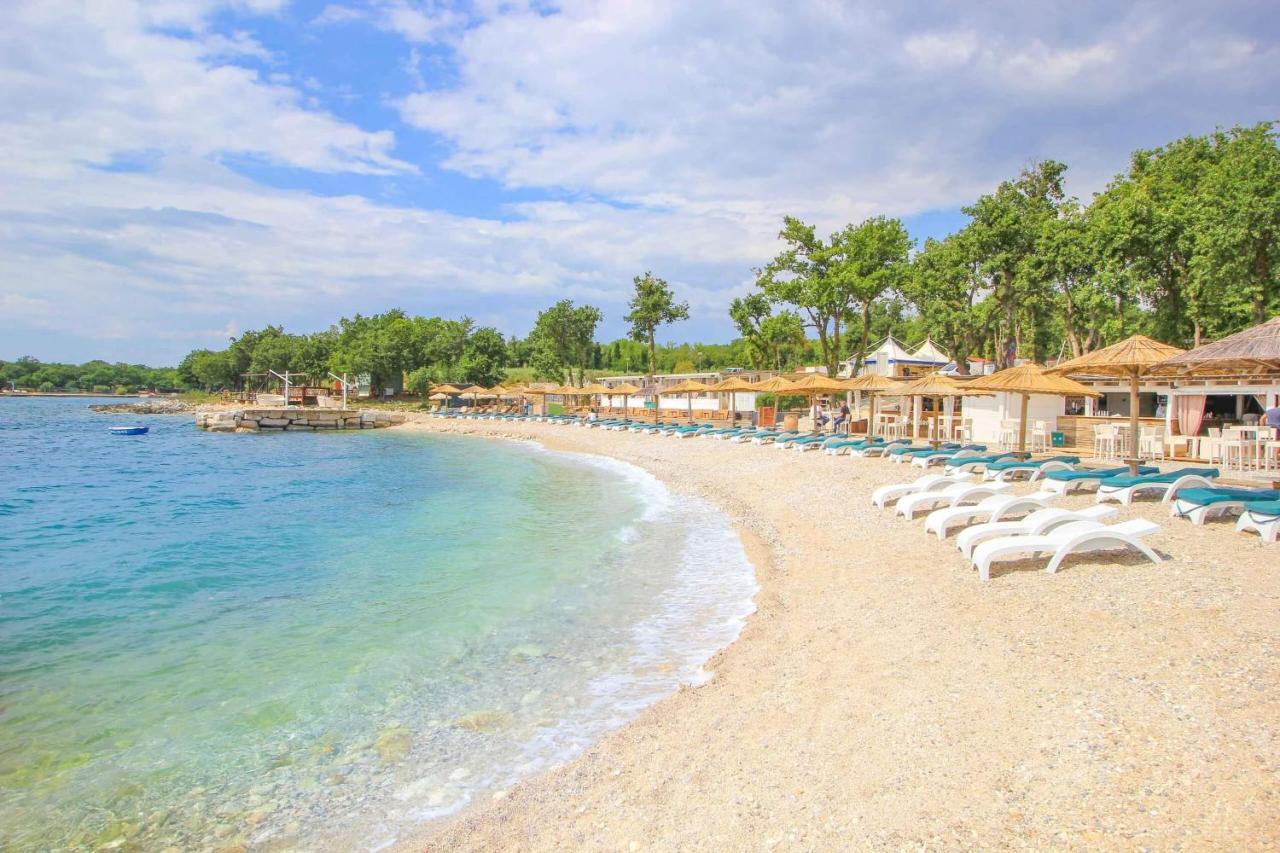 Charmante Wohnung Fusslaeufig Zum Meer In Funtana Luaran gambar