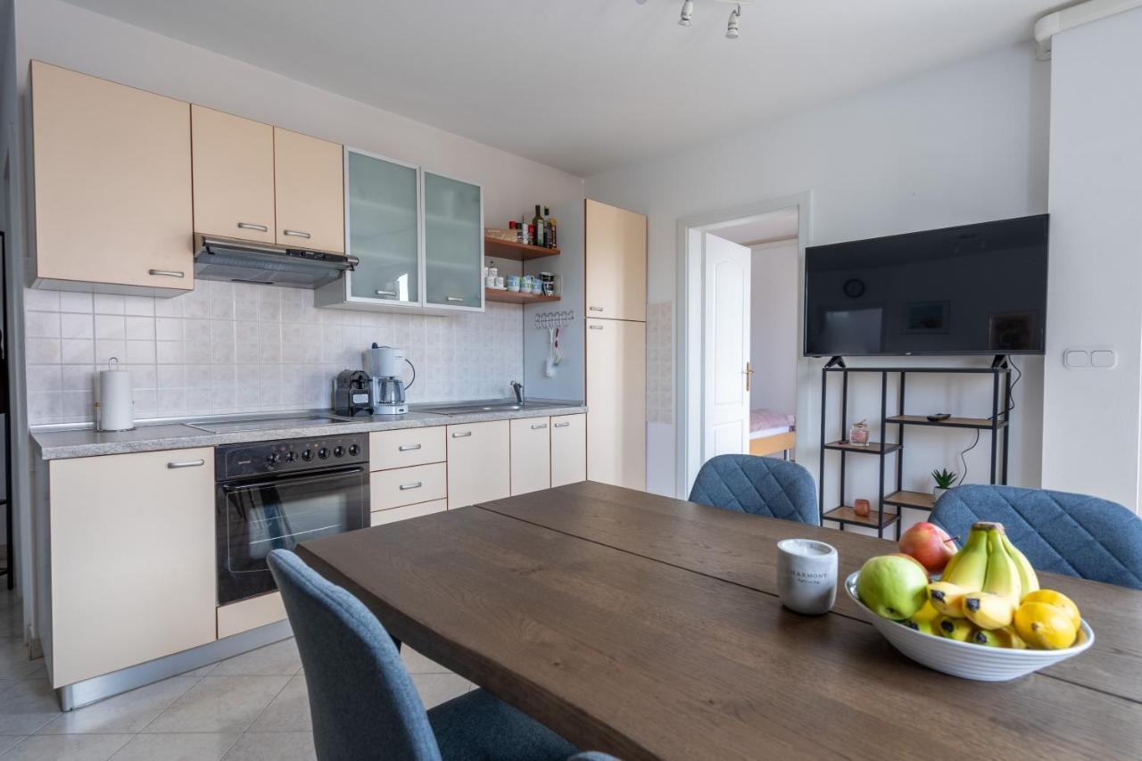 Charmante Wohnung Fusslaeufig Zum Meer In Funtana Luaran gambar