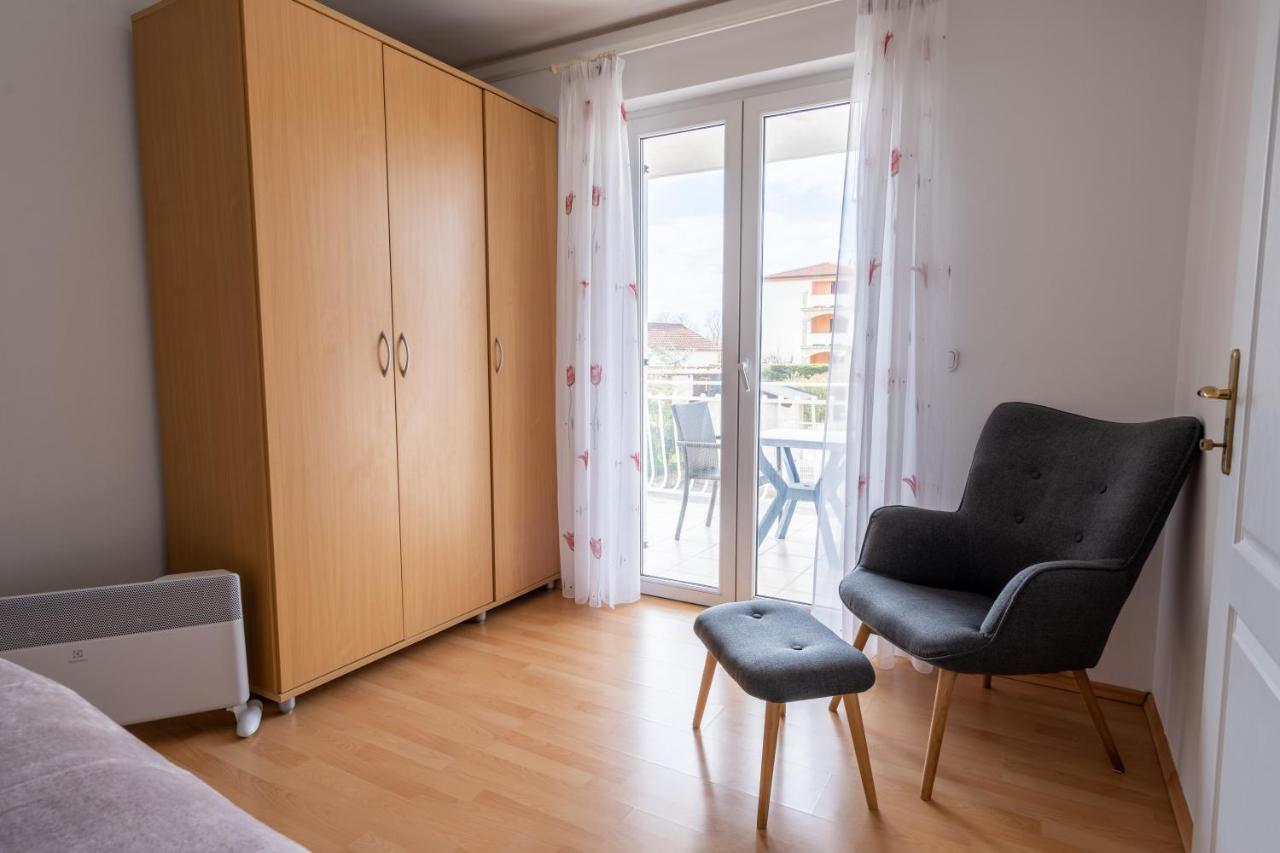 Charmante Wohnung Fusslaeufig Zum Meer In Funtana Luaran gambar