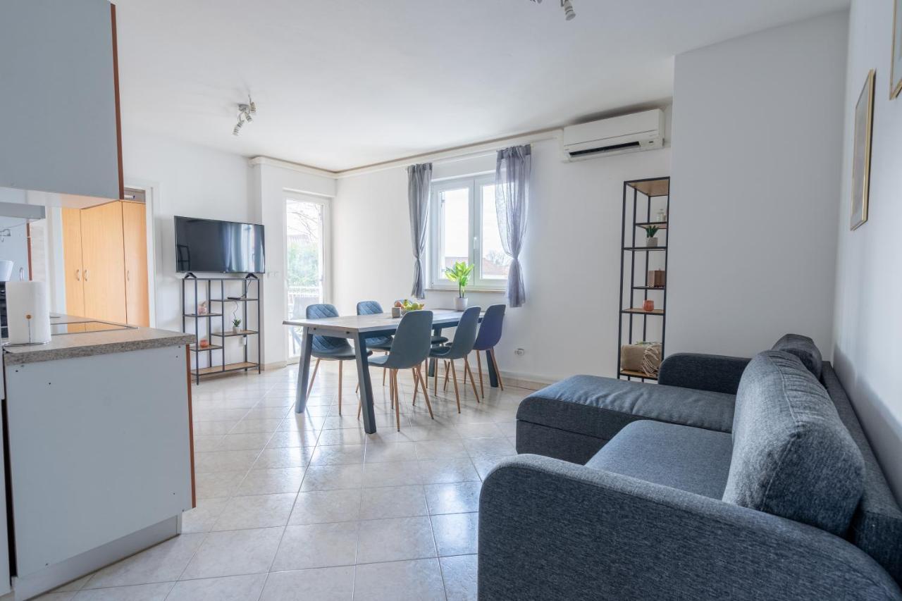 Charmante Wohnung Fusslaeufig Zum Meer In Funtana Luaran gambar