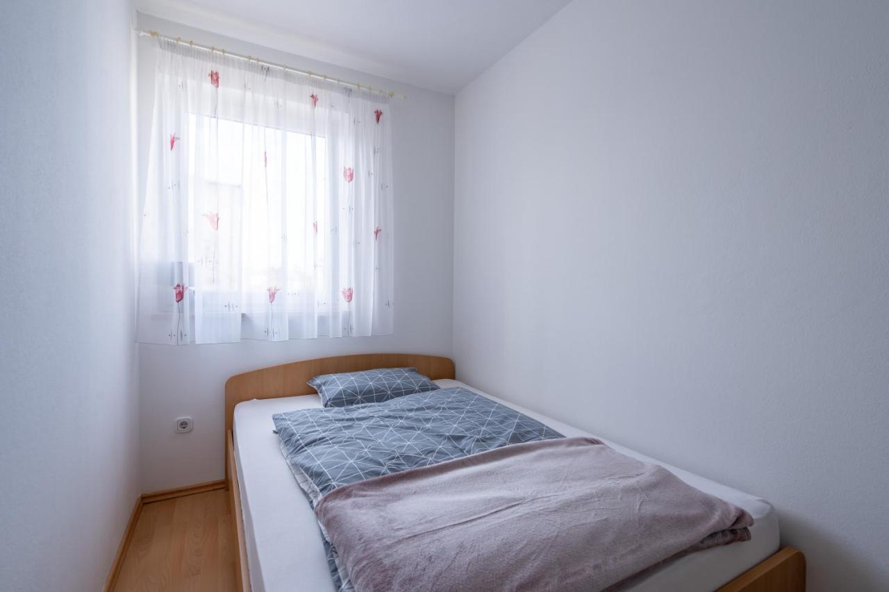 Charmante Wohnung Fusslaeufig Zum Meer In Funtana Luaran gambar