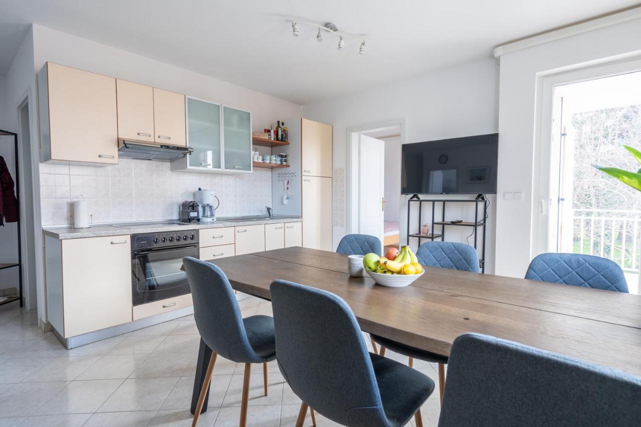 Charmante Wohnung Fusslaeufig Zum Meer In Funtana Luaran gambar