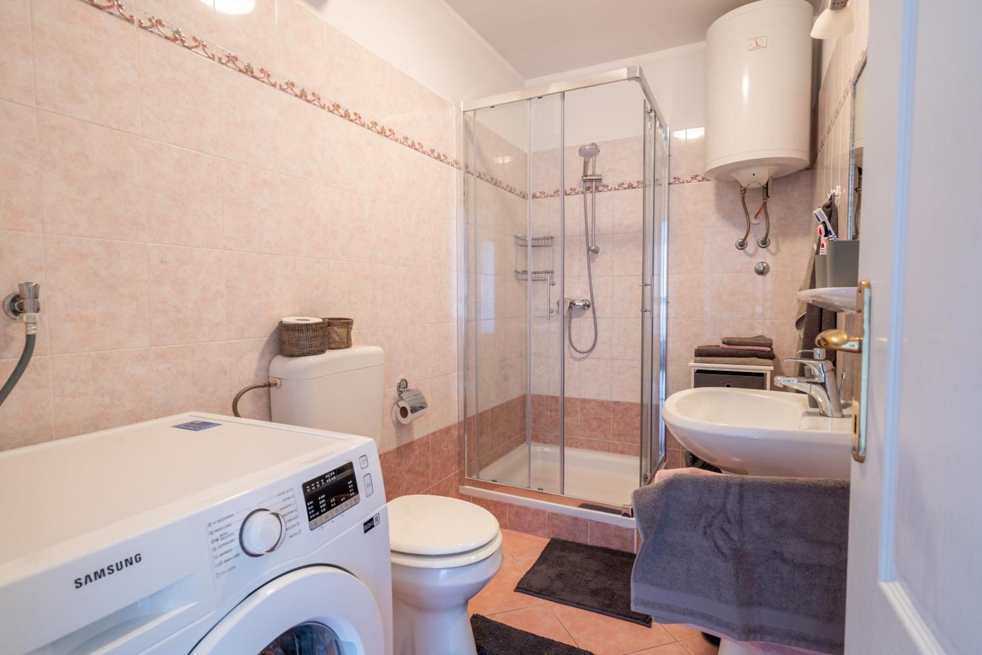 Charmante Wohnung Fusslaeufig Zum Meer In Funtana Luaran gambar