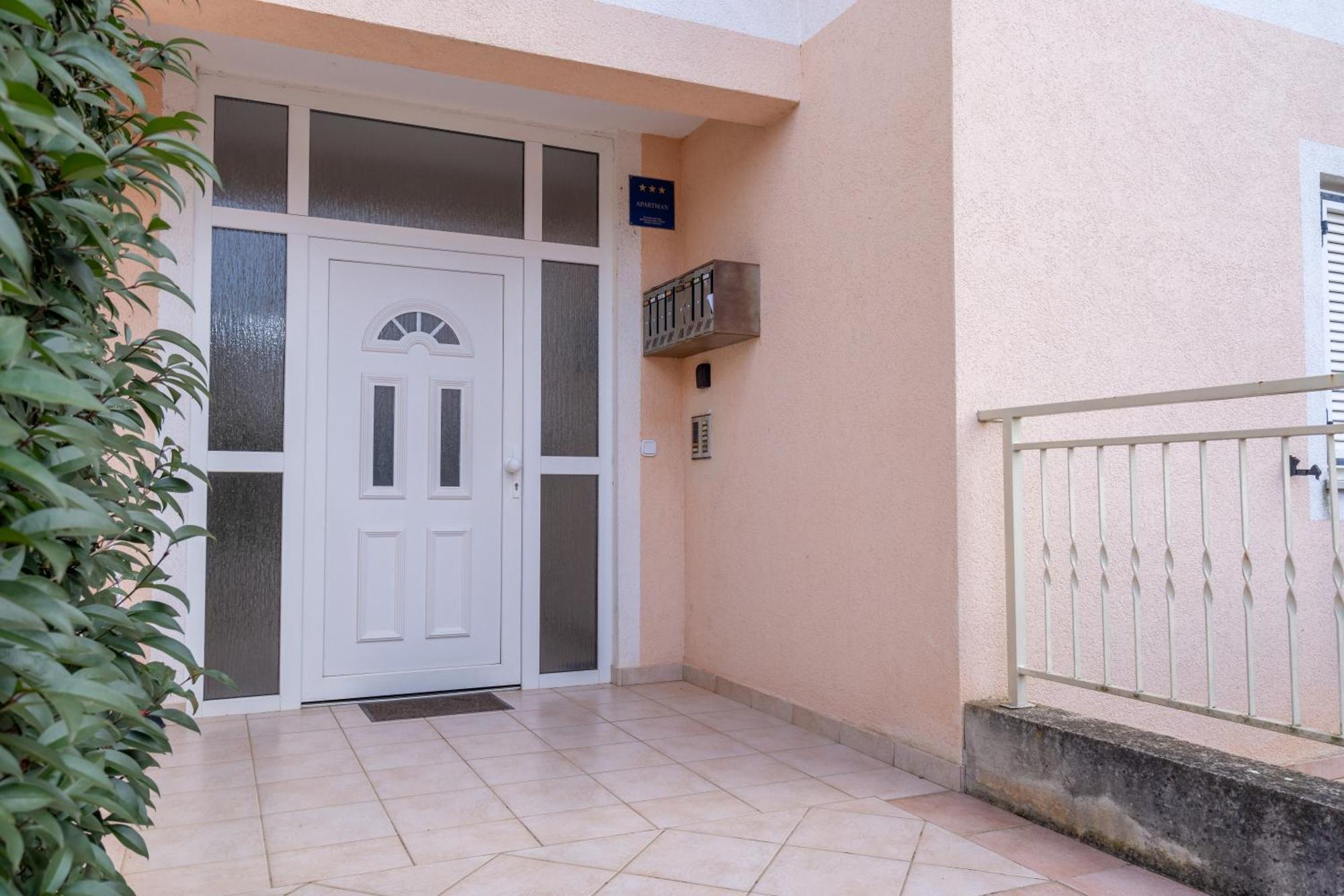 Charmante Wohnung Fusslaeufig Zum Meer In Funtana Luaran gambar